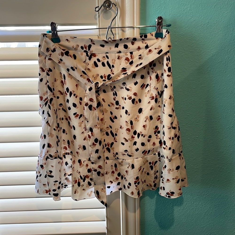 Women’s cream skirt with colorful dotted pattern size 6 or medium US